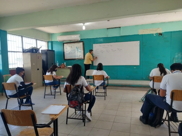 Estudiantes de educación básica. Foto 'La Jornada'/ Archivo
