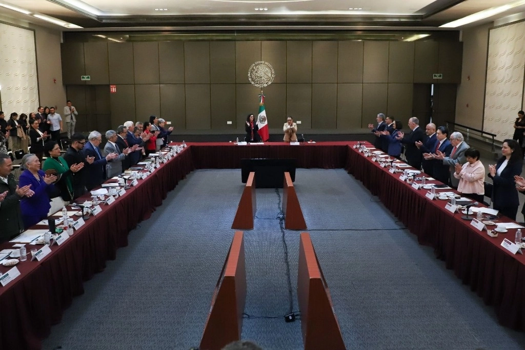 Este lunes se iniciaron las mesas de trabajo para la transición entre el gabinete entrante y saliente, en las instalaciones de la Secretaría de Gobernación. Foto Cuartoscuro 