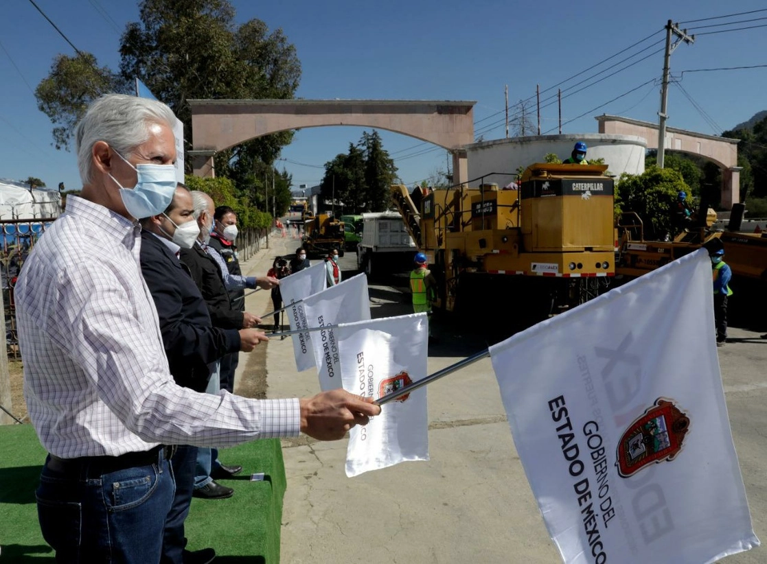 Alfredo del Mazo, gobernador del Estado de México dio el banderazo de inicio a los trabajos de mantenimiento de carreteras, el 3 de febrero de 2021. Foto La Jornada
