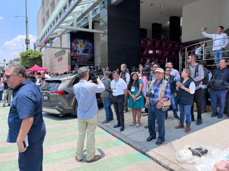Integrantes del Consejo Nacional de Morenaa su llegada a la sede donde sesionará, de manera extraordinaria, el 11 de junio de 2023. Foto Marco Peláez