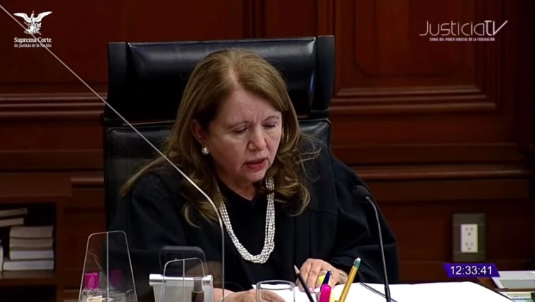 La ministra Loretta Ortiz Ahlf durante la sesión del pleno de la Suprema Corte de Justicia de la Nación, el 5 de abril de 2022. Imagen tomada de la transmisión en vivo