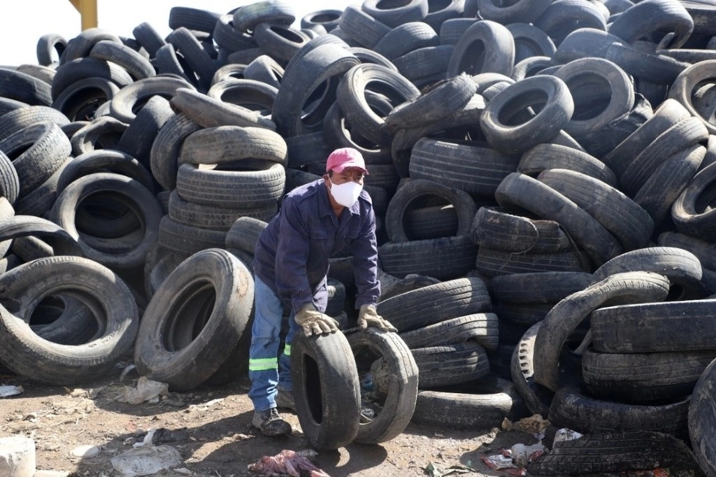 Ecatepec recolectó 500 toneladas de llantas en programa de 2023. Foto La Jornada/ archivo