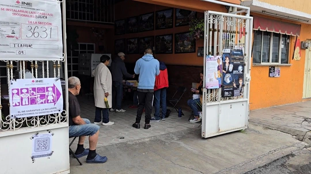 En esta casilla básica ubicada en Tláhuac los participantes de esta elección se mostraron conformes con el proceso y refirieron que no es complicado efectuar su sufragio.