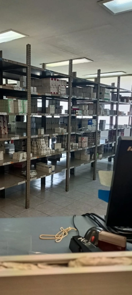 Aspectos de una farmacia del sector salud. Foto Erika Capuleño