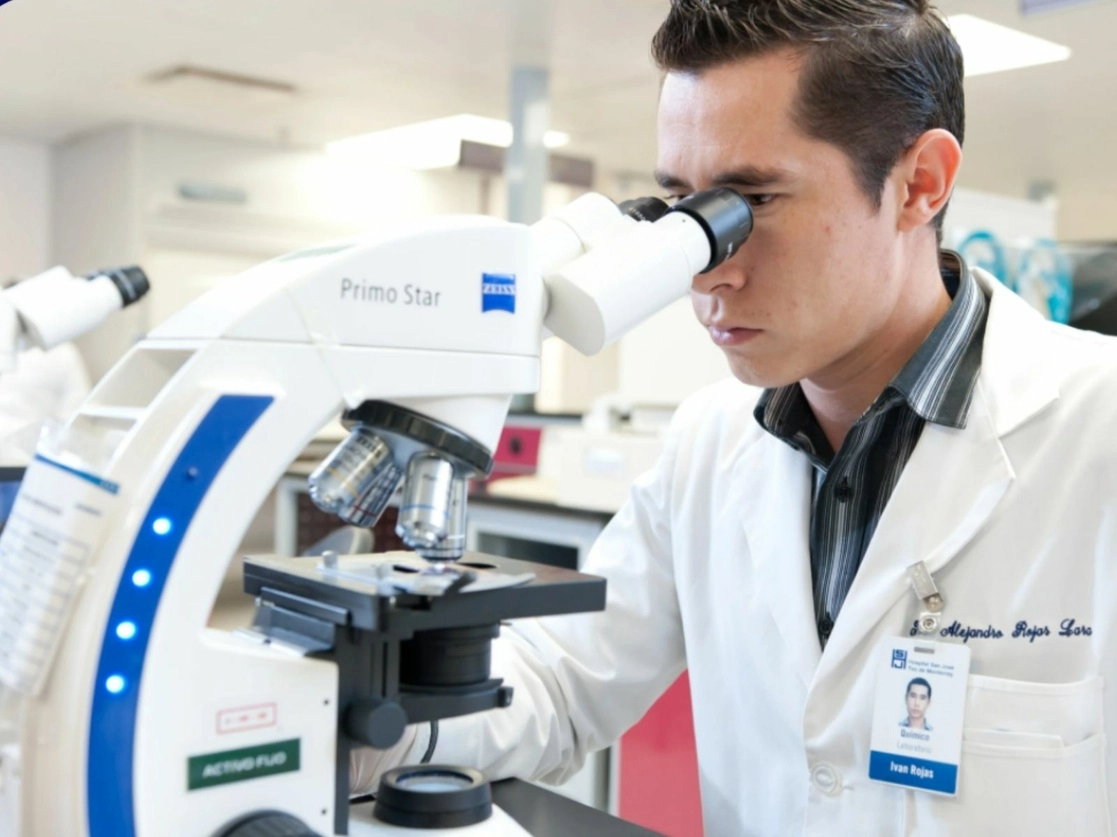 De las ocho mil dosis recibidas en México, tres mil se aplicarán en la ciudad de Monterrey por TecSalud, que encabezará el estudio en esta localidad, y el resto se aplicarán en otros centros de investigación en la República Mexicana. Imagen tomada del sitio https://content.tecsalud.mx/protocolo-vacuna-covid