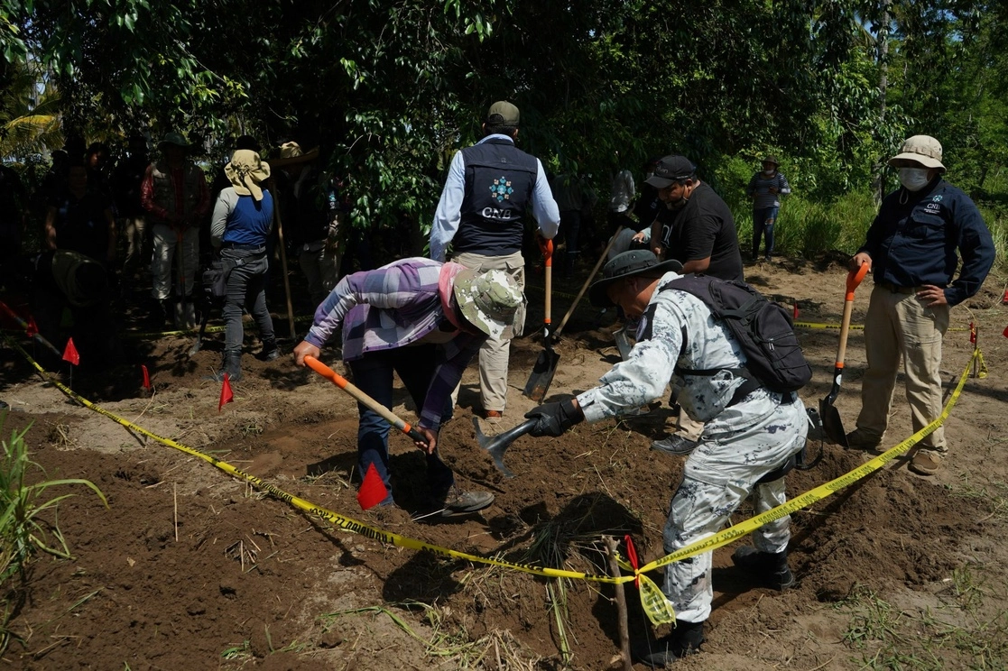 Búsqueda de fosas clandestinas en Coahuayana, en la sierra-costa de Michoacán. Foto Cuartoscuro / Archivo
