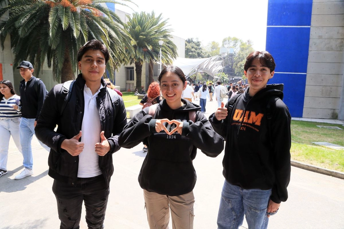 Alumnos de la UAM Unidad Xochimilco durante su primer día de clases. Foto tomada de la cuenta de X 