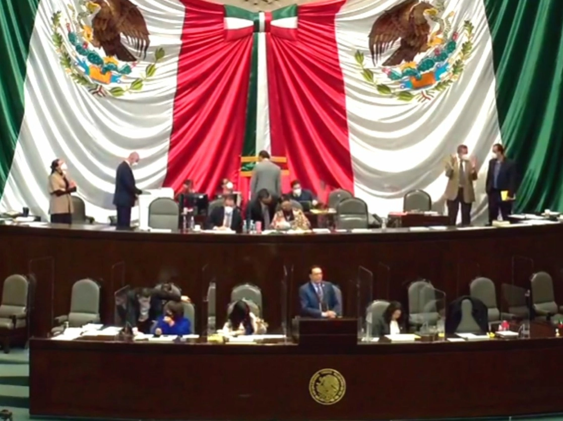 La Cámara de Diputados inició la discusión de la minuta que le devolvió, con cambios, el Senado en materia de Ley de Ingresos, miscelánea fiscal y Ley Federal de Derechos. Imagen tomada de la transmisión en vivo a través del Twitter de @Mx_Diputados