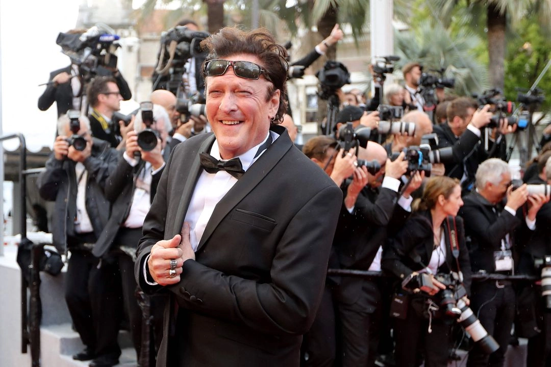 El actor estadunidense Michael Madsen posa a su llegada el 14 de mayo de 2018 a la proyección de la película "BlacKkKlansman" en la 71.ª edición del Festival de Cine de Cannes, en el sur de Francia. Foto 