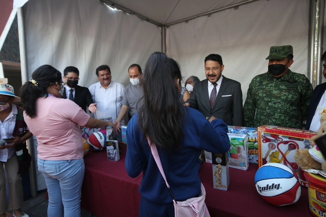 Este sábado entran en vigor los lineamientos de la “Acción Ferias de la Paz y Desarme Voluntario 2022”, el cual incluye el canje de juguetes bélicos y videojuegos violentos, por juguetes no violentos, educativos y didácticos. Foto  Yazmín Ortega Cortés / Archivo