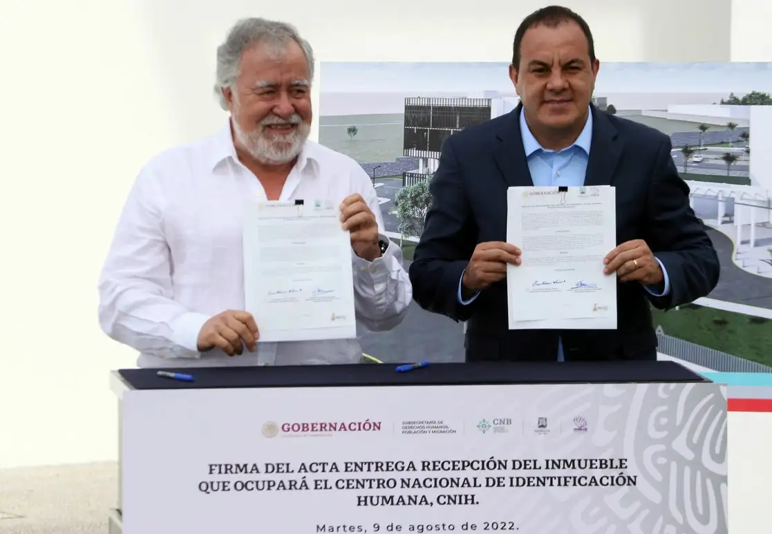 El subsecretario de Gobernación, Alejandro Encinas, y el gobernador de Morelos, Cuauhtémoc Blanco, durante el inicio de las adecuaciones del inmueble que ocupará el Centro Nacional de Identificación Humana en Xochitepec, Morelos, el 9 de agosto de 2022. Foto Cuartoscuro