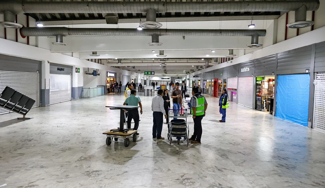 Para garantizar el servicio a los viajeros se habilitarán tres salas temporales (B1, B2 y B3) en las puertas 9, 13 y 20, con bancas, pantallas informativas y sanitarios.