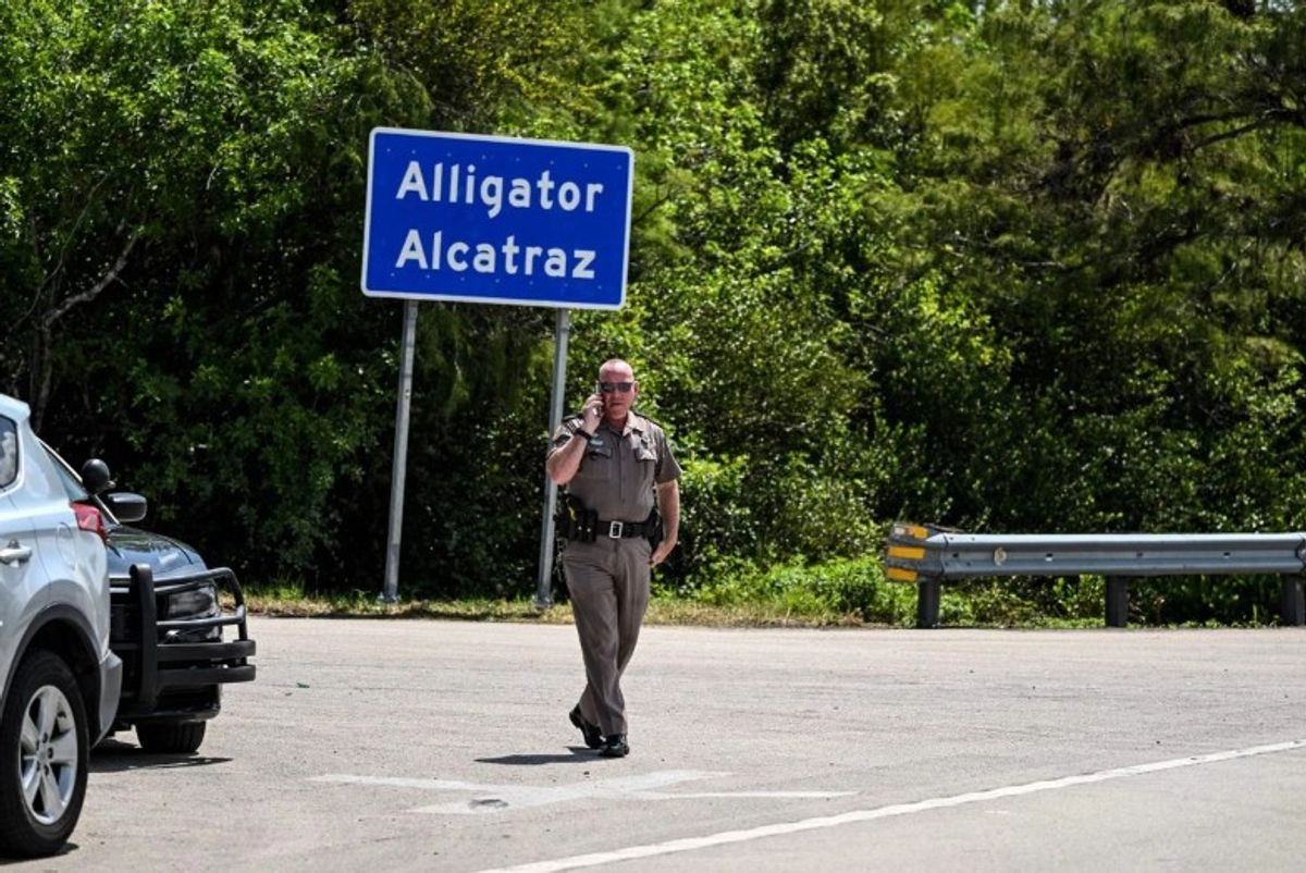 Los críticos han condenado la instalación de Alcatraz de los caimanes por considerarla cruel e inhumana,