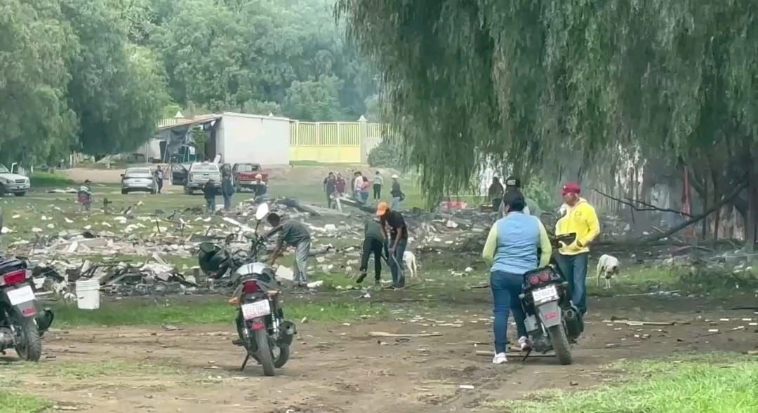 En breve iniciarán los trabajos de reconstrucción de ocho de nueve talleres afectados por las explosiones del pasado 11 de junio en Tultepec, Edomex. Foto  