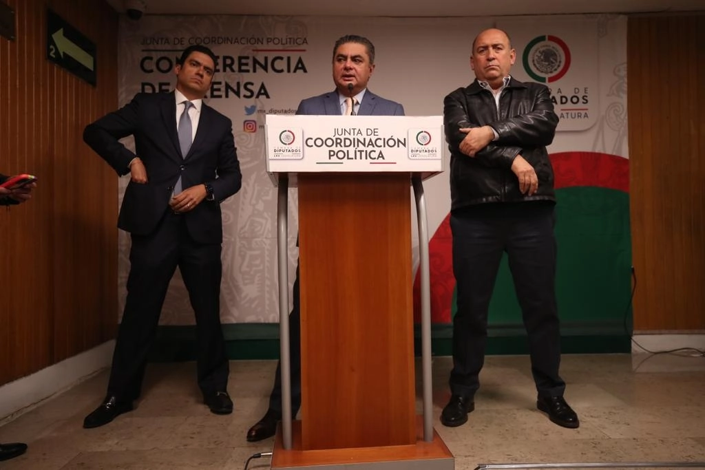 El coordinador del PRI en la Cámara de Diputados, Rubén Moreira; el del PAN, Jorge Romero; y el del PRD, Luis Espinosa Cházaro, ofrecen conferencia de prensa sobre la reforma de la iniciativa electoral del presidente López Obrador, en la Ciudad de México, el 28 de abril de 2022. Foto José Antonio López
