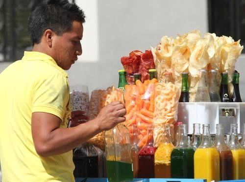 Las iniciativas para incrementar impuestos a los refrescos, prohibir los llamados alimentos chatarra y gravar las herencias no tienen el aval del grupo parlamentario de Morena, aclaró el coordinador Ricardo Monreal. Foto María Luisa Severiano / Archivo