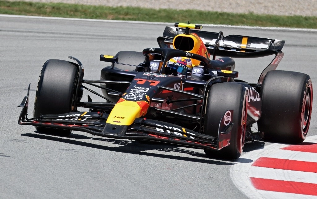 El piloto mexicano, Sergio 'Checo' Pérez, durante los ensayos del GP de España que se corren en el circuito de Barcelona. Foto Afp