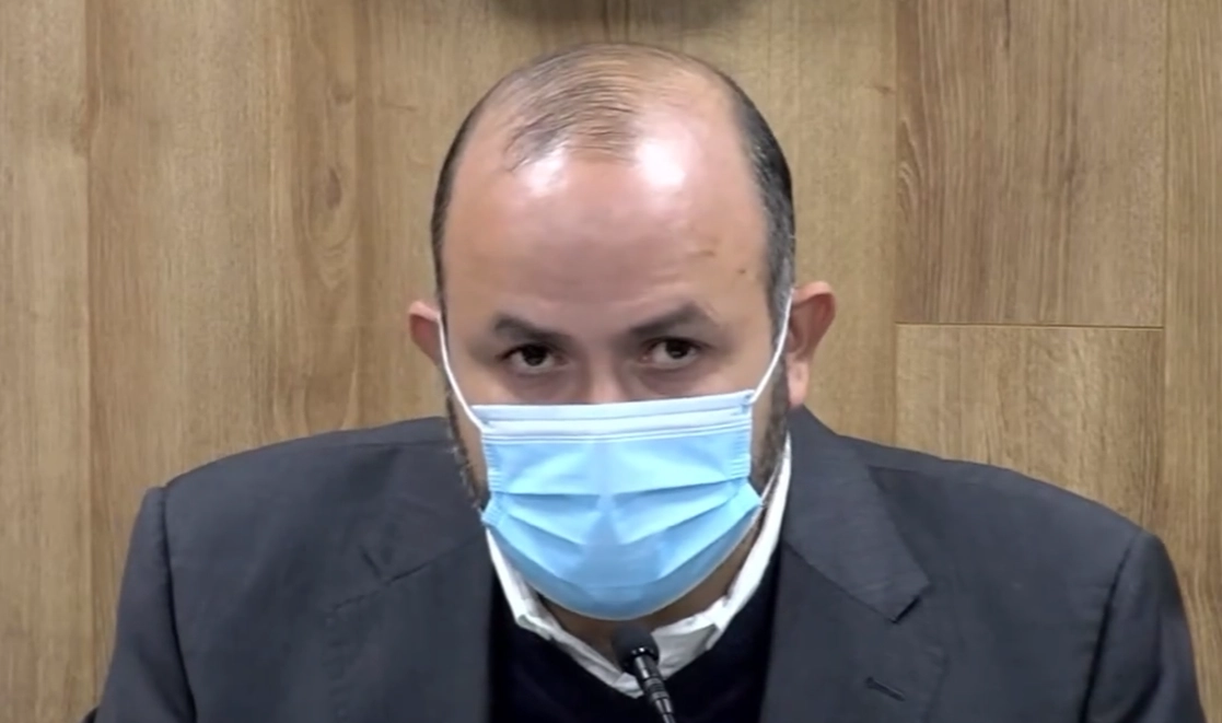 El rector de la Universidad de Guadalajara, Ricardo Villanueva durante conferencia de prensa. Fotograma tomado del video emitido en la cuenta de Twitter @udg_oficial