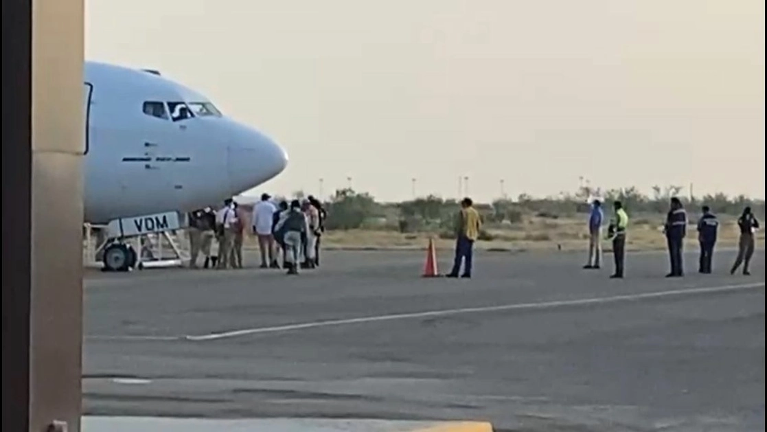 El INM envió a Chiapas, por avión, a 120 migrantes haitianos que formaron parte de las caravanas que llegaron durante la semana y el pasado fin de semana a Acuña. Foto cortesía ‘Zócalo Saltillo’