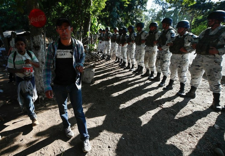 En Chiapas, migrantes centroamericanos fueron detenidos por la Guardia Nacional. Foto Víctor Camacho