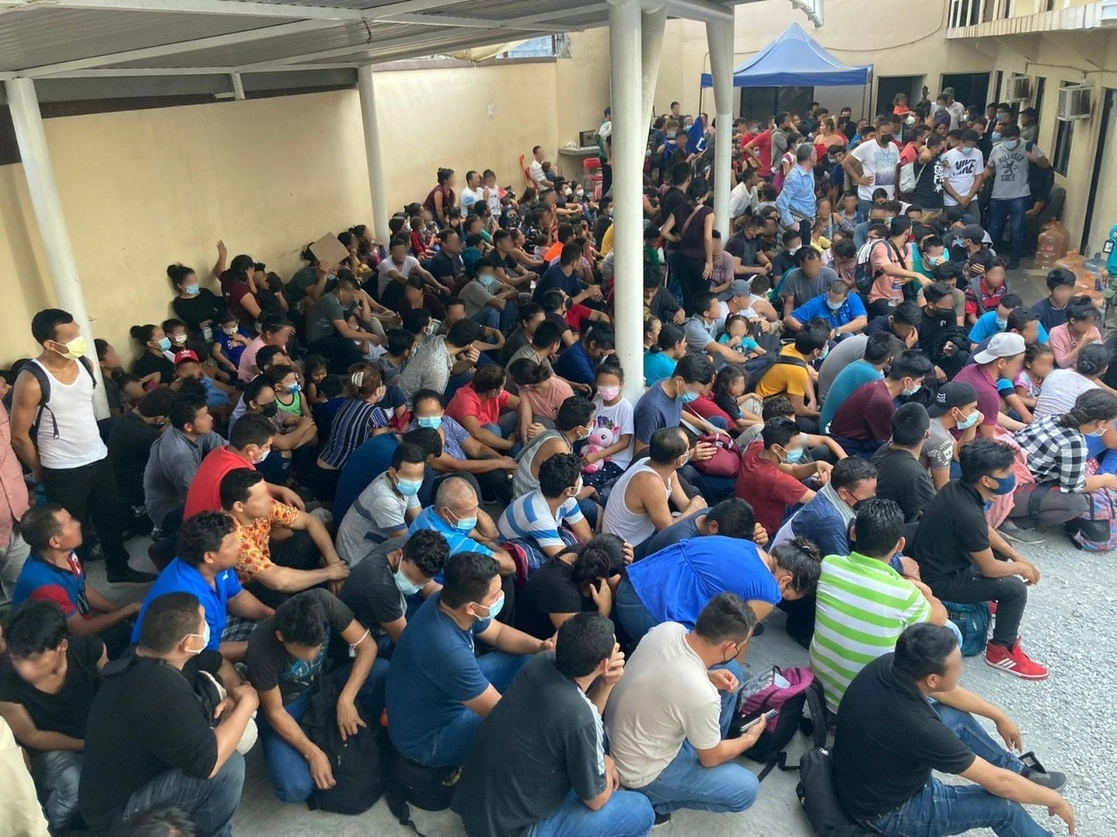 Rescate de 327 migrantes en el municipio de Cadereyta, Nuevo León. Foto La Jornada / Archivo