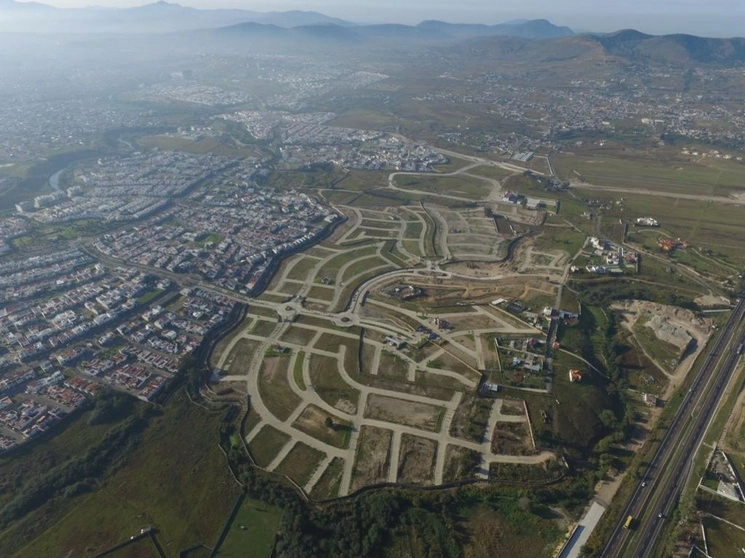 Vista panorámica del fraccionamiento Lomas de Angelópolis, en la ciudad de Puebla, edificado por el Grupo Proyecta, el cual pretende extender esta zona residencial con el desarrollo inmobiliario de lujo City Lomas Ocoyucan, en la localidad Santa María Malacatepec, municipio de Santa Clara Ocoyucan. Foto Es Imagen



