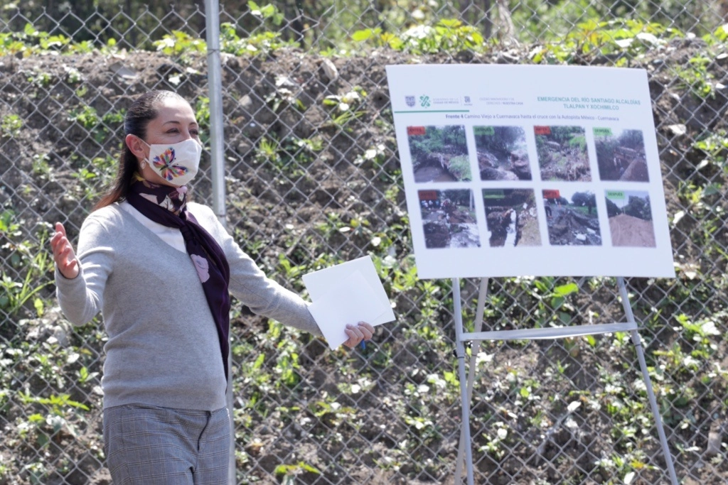 La jefa de Gobierno de la Ciudad de México, Claudia Sheinbaum, encabeza la visita a las obras en el río Santiago, en la alcaldía Xochimilco. Foto Roberto García Ortiz