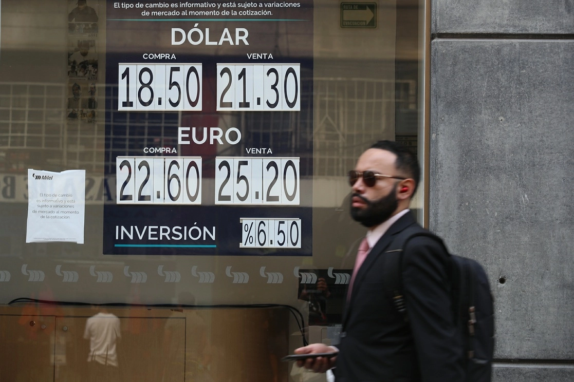 Cotización del dólar en la capital del país. Foto María Luisa Severiano / Archivo