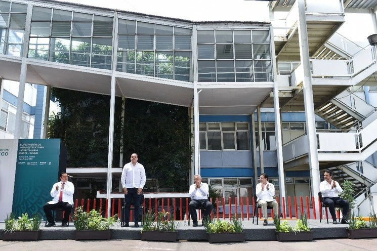 El presidente Andrés Manuel López Obrador y el gobernador de Morelos, Cuauhtémoc Blanco, visitaron el Hospital General “Dr. Carlos Calero Elorduy” a principios de abril. Foto Gobierno de Morelos