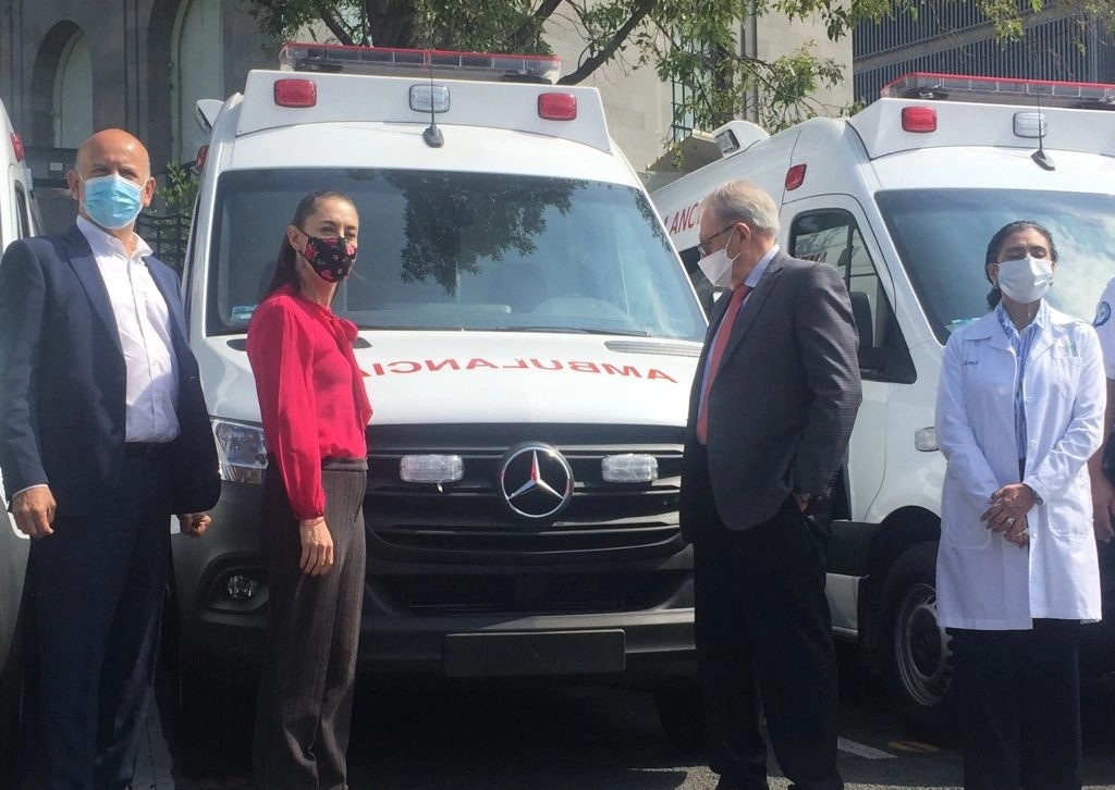 La jefa de Gobierno de la Ciudad de México, Claudia Sheinbaum; el secretario de Salud; Jorge Alcocer; la titular de la Secretaría de Salud capitalina, Oliva López; y el director del Insabi, Juan Antonio Ferrer, durante la ceremonia de donación de ambulancias, el 10 de agosto de 2021. Foto Guillermo Sologuren