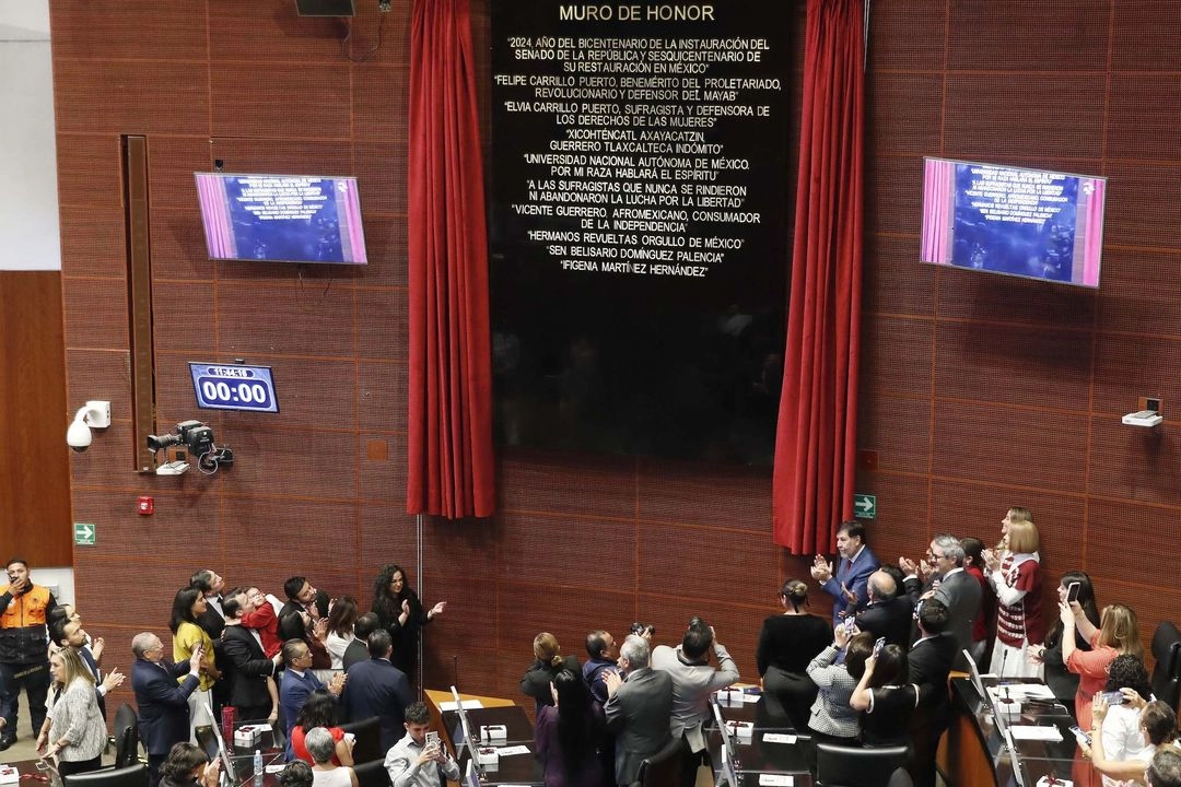 El Senado inscribió en letras doradas en el Muro de Honor el nombre de Ifigenia Martínez. Foto 