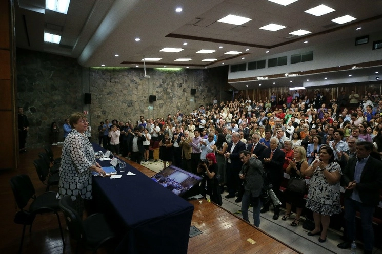 La ex mandataria chilena, Michelle Bachelet en un foro de la UdeG. Foto cortesía UdeG