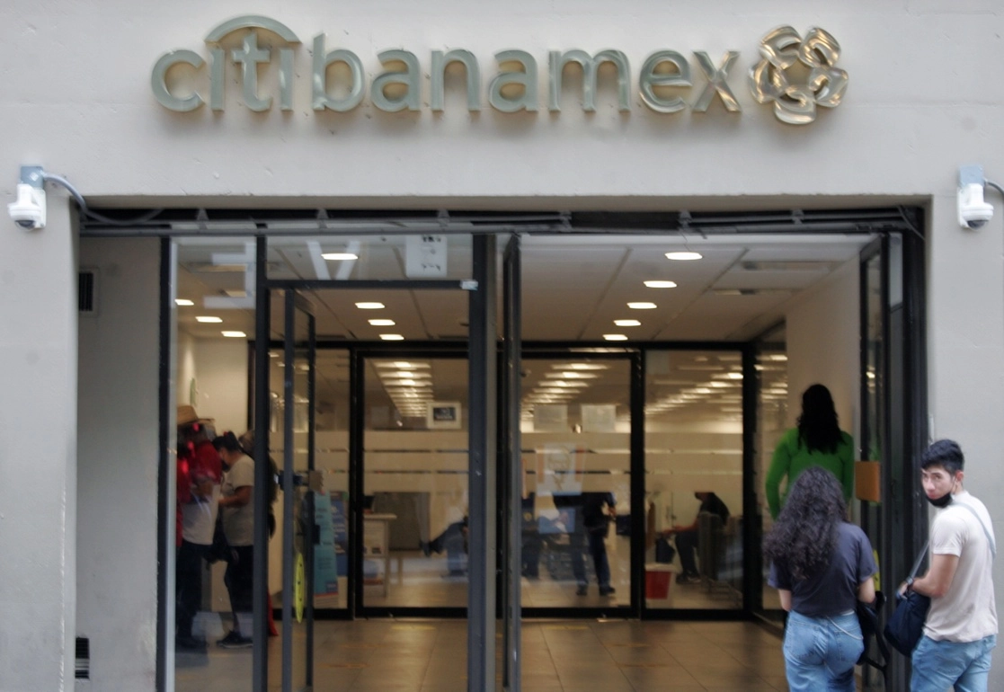 Sucursal de Citibanamex en el Centro Histórico de la capital del país, en imagen de archivo. Foto Roberto García Rivas