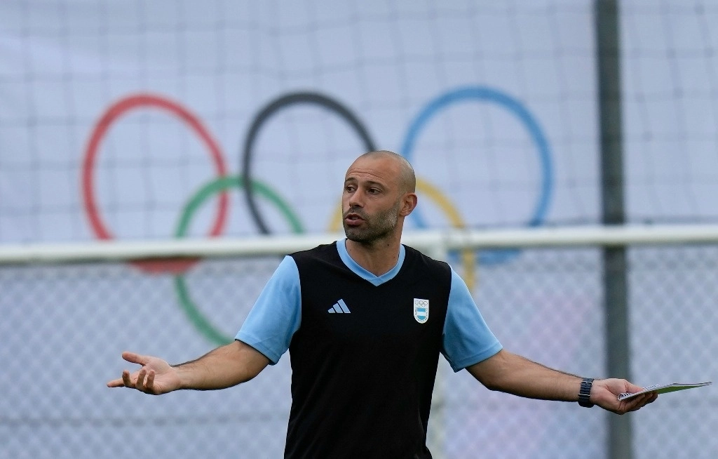 Lionel Messi calificó de "insólito" y Javier Mascherano de "escándalo" lo ocurrido en la apertura del torneo olímpico de futbol masculino entre Argentina y Marruecos, que fue suspendido sobre el final por incidentes y reanudado dos horas después anulándose el gol del empate albiceleste. Foto Ap / Archivo