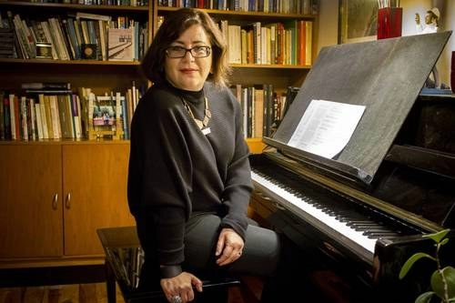 La charla con Gabriela Ortiz llevó por nombre "La creación y la música en el siglo XXI" y en ella la autora habló desde cómo el arte sonoro ha estado siempre presente en su vida. Foto Jair Cabrera