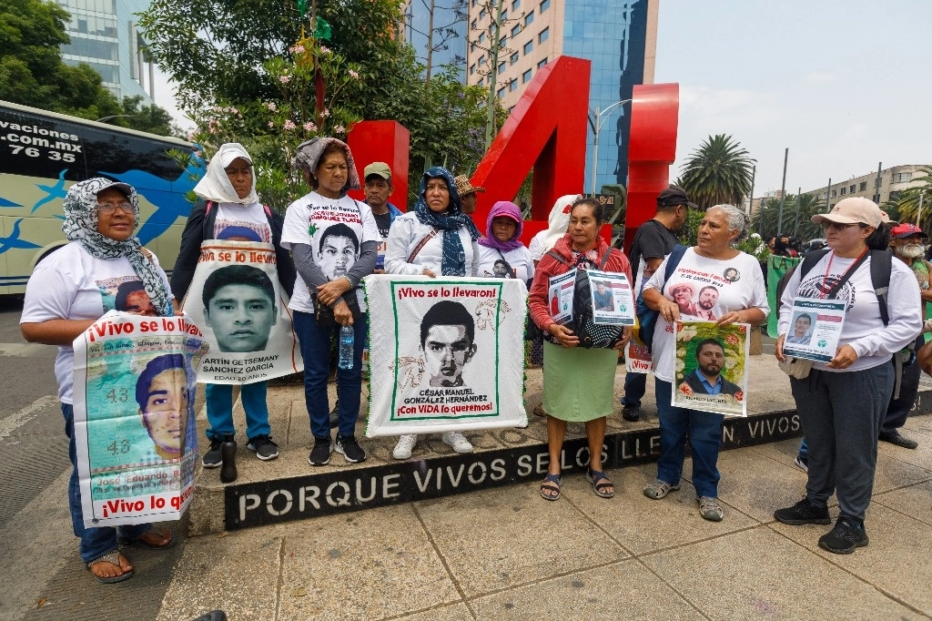 El pasado 27 de abril la brigada de madres de migrantes desaparecidos mostró su apoyo a los padres de los 43 normalistas. Foto Pablo Ramos 