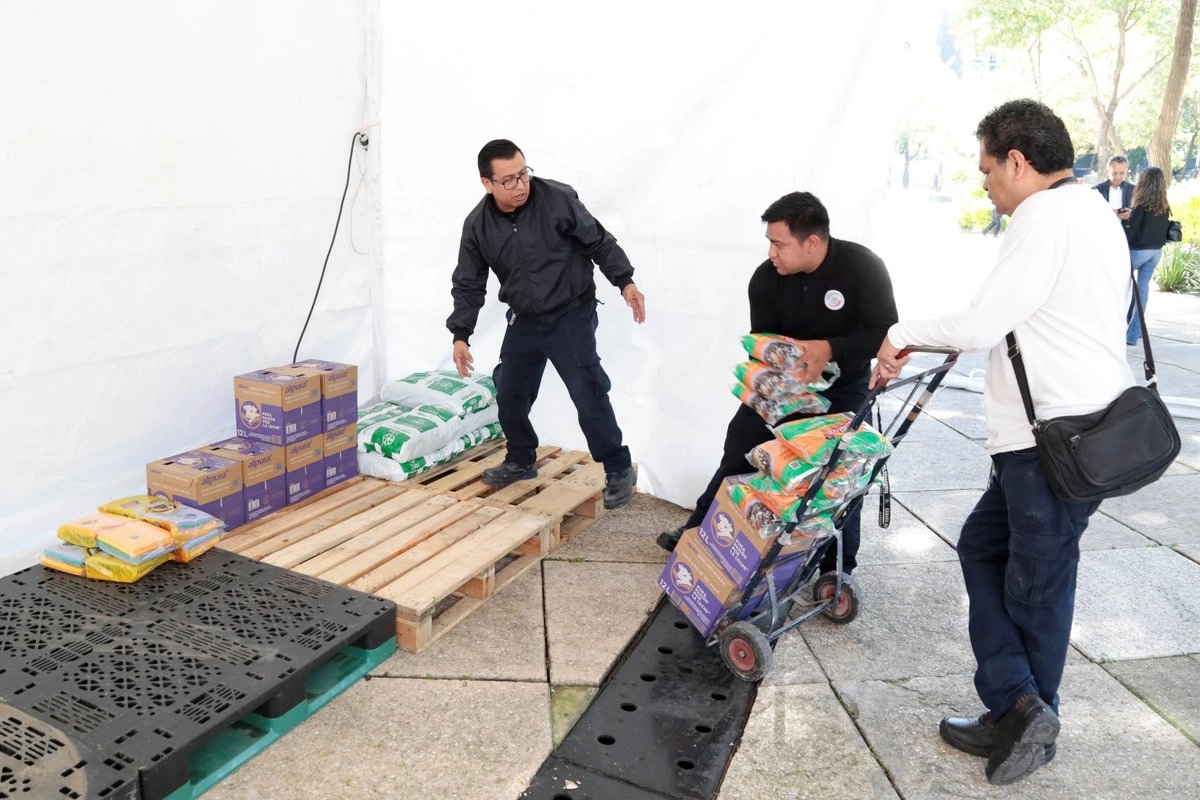 Los víveres que logren captarse serán trasladados en coordinación con la Secretaría de la Defensa Nacional a Veracruz, San Luis Potosí, Puebla, Querétaro e Hidalgo, afectados por las lluvias de la semana pasada.