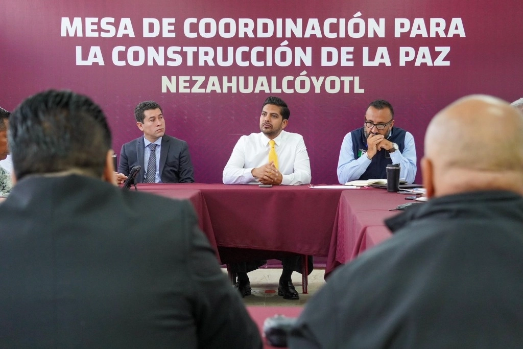 Adolfo Cerqueda, edil de Nezahualcóyotl, Edomex, exhortó a la población de la localidad a donar productos para los afectados por el huracán ‘Otis’. Foto Tomada de X @Adolfo_Cerqueda

 