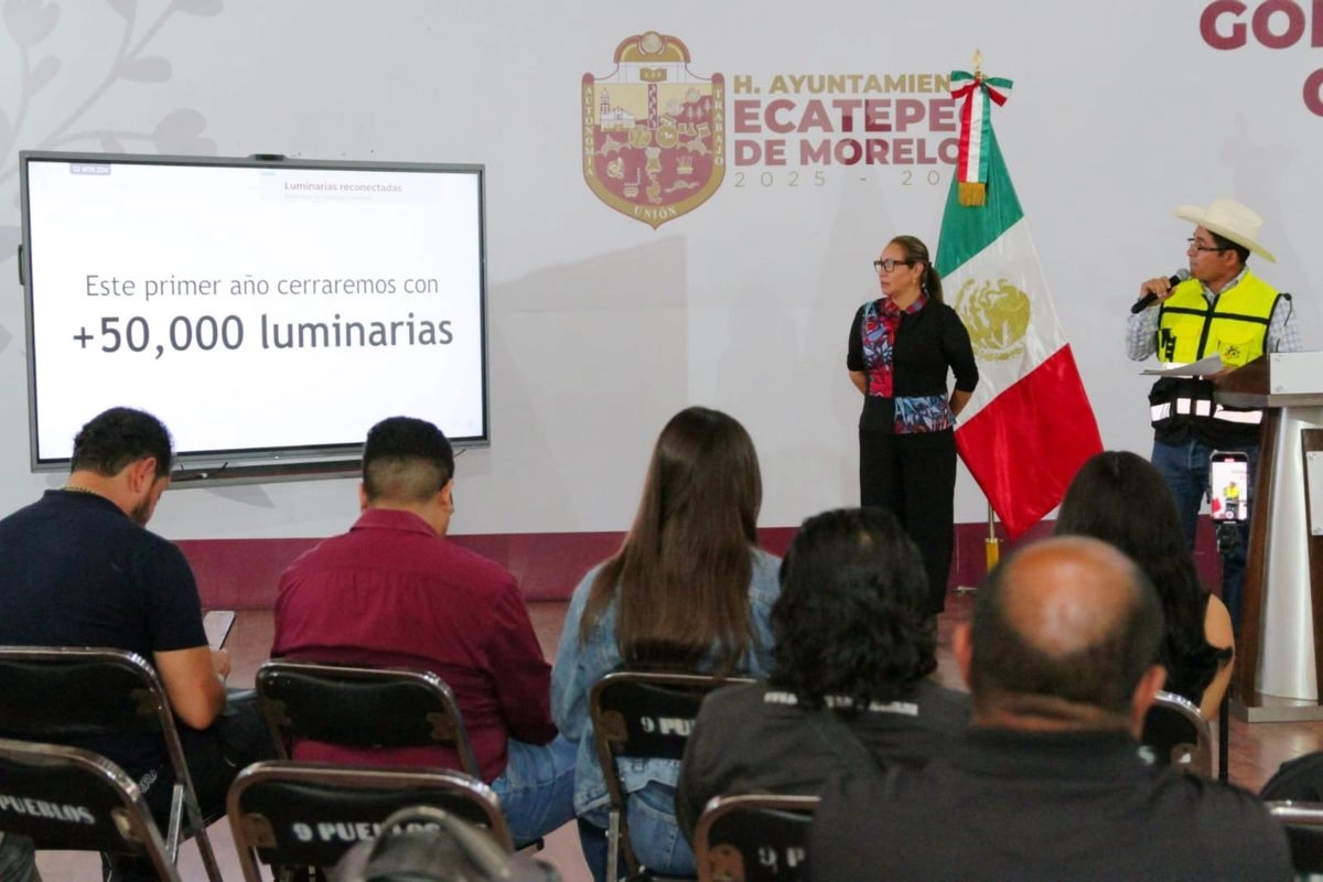 Carlos Cruz Ramos, director de Servicios Públicos, informó que han revisado 27 mil 251 luminarias que lograron reparar con reconexiones, cableado y fotoceldas, mientras que 4 mil 421 se encuentran en espera de sustitución.
