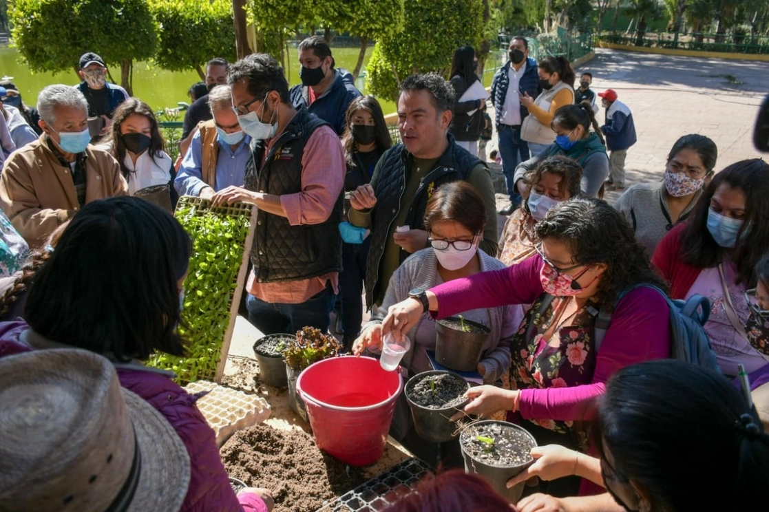 La capacitación para los huertos urbanos duran aproximadamente once semanas, informó Cerqueda Rebollo. Foto La Jornada