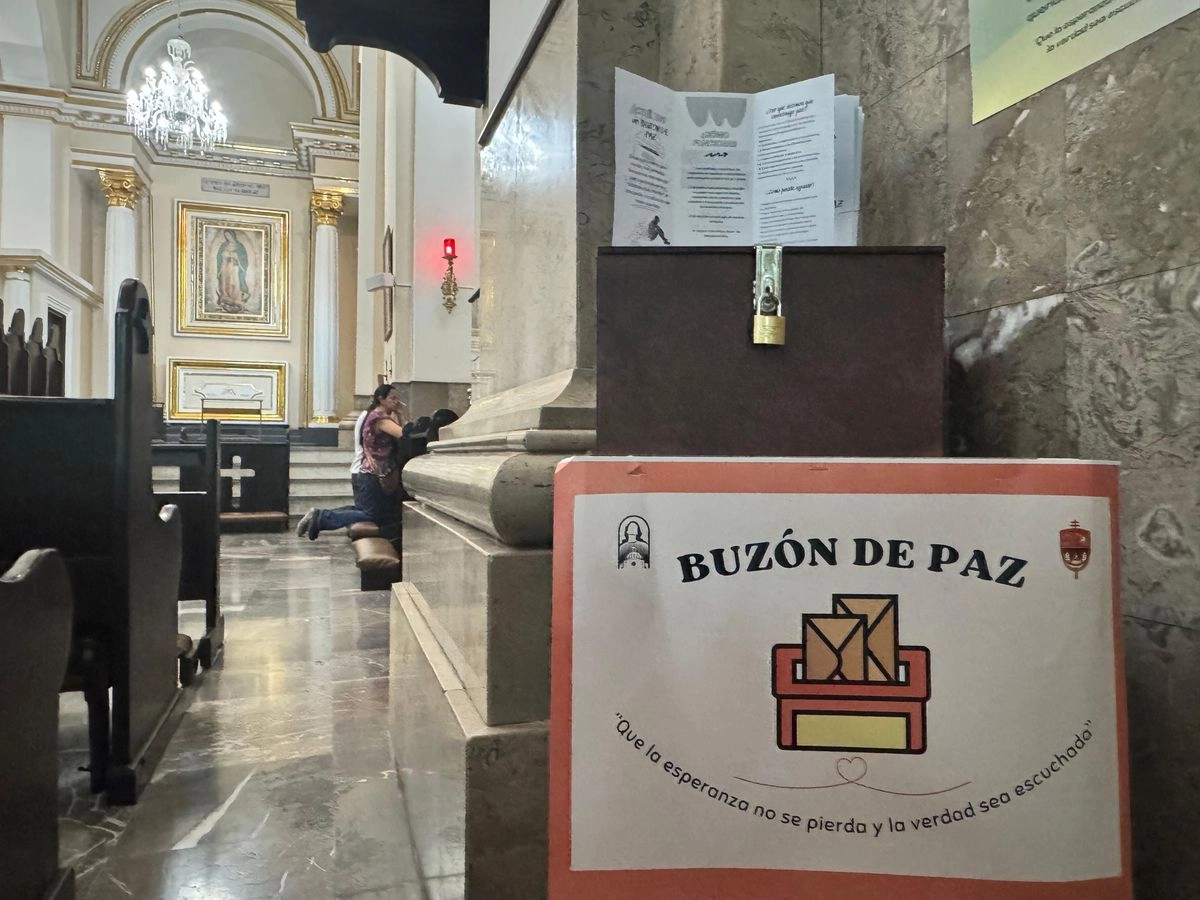 El buzón ha recibido cartas de apoyo y plegarias escritas por ciudadanos que visitan el templo. La propuesta surgió como un plan piloto en la catedral, con la intención de replicarse en otras parroquias de la arquidiócesis, ubicadas en comunidades como Bahía de Kino, Ures, Magdalena y la Costa de Hermosillo, mediante la pastoral diocesana. Foto 