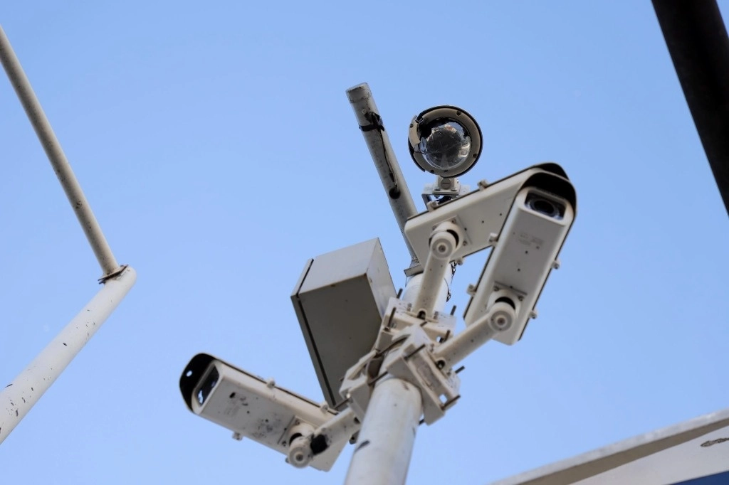 La alcaldía de Tlalnepantla instaló cámaras de videovigilancia en escuelas primarias de la localidad. Foto Cuartoscuro