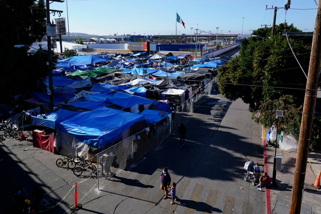 Campamento migrante en Tijuana en imagen de archivo. Foto Ap