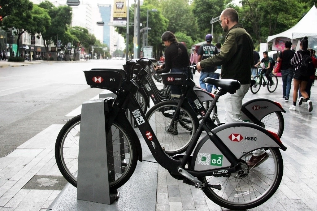 En CDMX operan 685 cicloestaciones Ecobici en seis alcaldías, con un total de 9 mil 300 bicicletas. Foto Foto Roberto García Rivas / Archivo