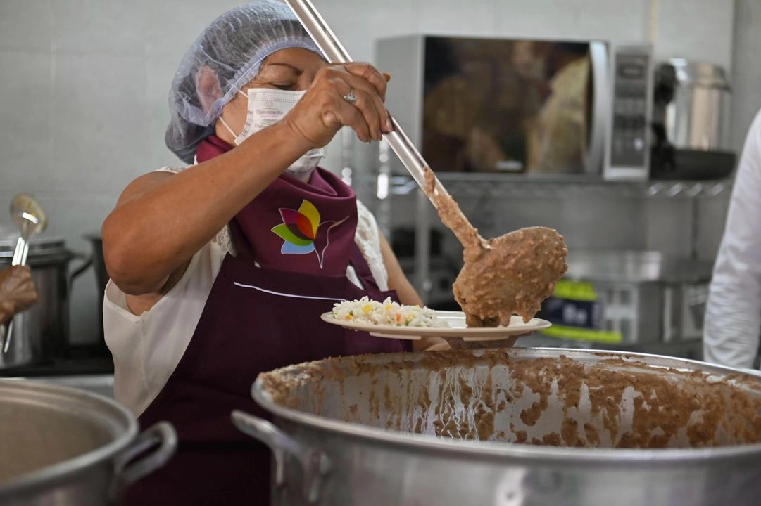 La instalación de una Cocina del Bienestar en el Instituto Tecnológico de Tlalnepantla es en apoyo a estudiantes y padres de familia, expresó el edil Raciel Pérez Cruz. Foto 