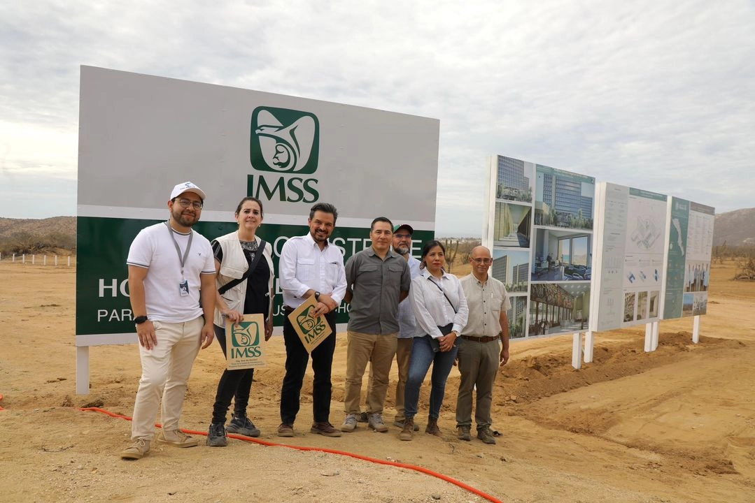 El director general del IMSS encabezó un recorrido por el terreno donde se construirá este hospital. La imagen, del 30 de mayo de 2025. Foto tomada de 