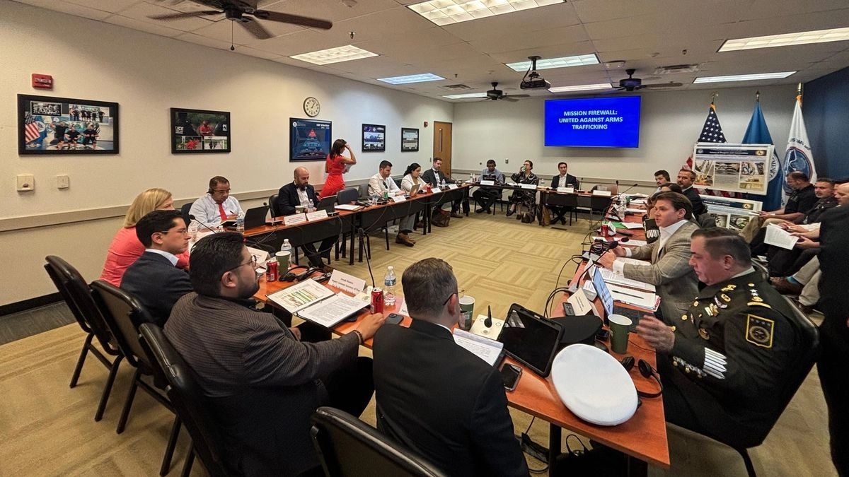 En McAllen, Texas, dieron inicios los trabajos del Grupo de Implementación de Seguridad México–Estados Unidos, en el que se abordarán problemáticas como el tráfico de armas y la presencia de integrantes del crimen organizado en la zona fronteriza. Foto 