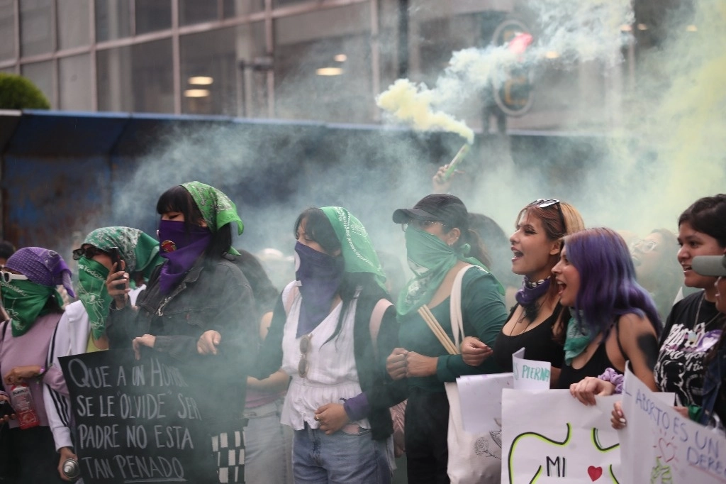 Mujeres en protesta para exigir el reconocimiento de sus derechos, el 28 de septiembre de 2024. Foto Yazmín Ortega Cortés