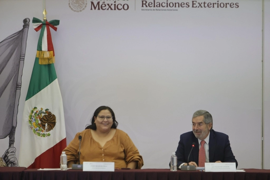 La reunión estuvo encabezada por  la secretaria de las Mujeres, Citlalli Hernández Mora, y el secretario de Relaciones Exteriores, Juan Ramón de la Fuente. Foto SRE