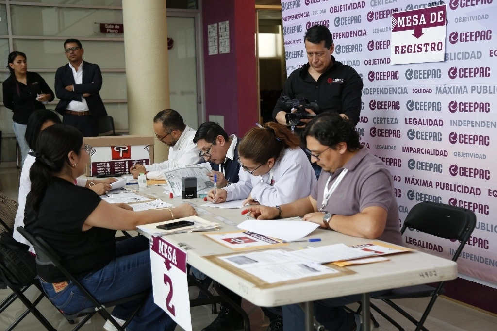 Por su parte y durante  su mensaje la Consejera  presidenta  de CEEPAC, Paloma Blanco López, manifestó : “Esta elección no solo es un evento sin precedentes, sino también una oportunidad para dar cuenta del compromiso institucional por garantizar procesos democráticos bajo los más altos estándares de calidad, eficiencia y profesionalismo”. Foto @ceepac 